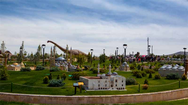 80 Binde Devri Alem Parkı